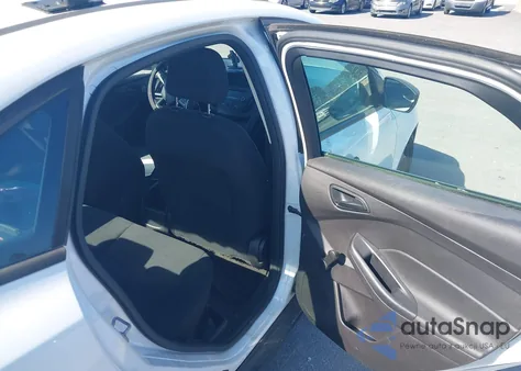 2016 Ford Focus S z USA, uszkodzony, nr VIN 1FADP3E23GL356692